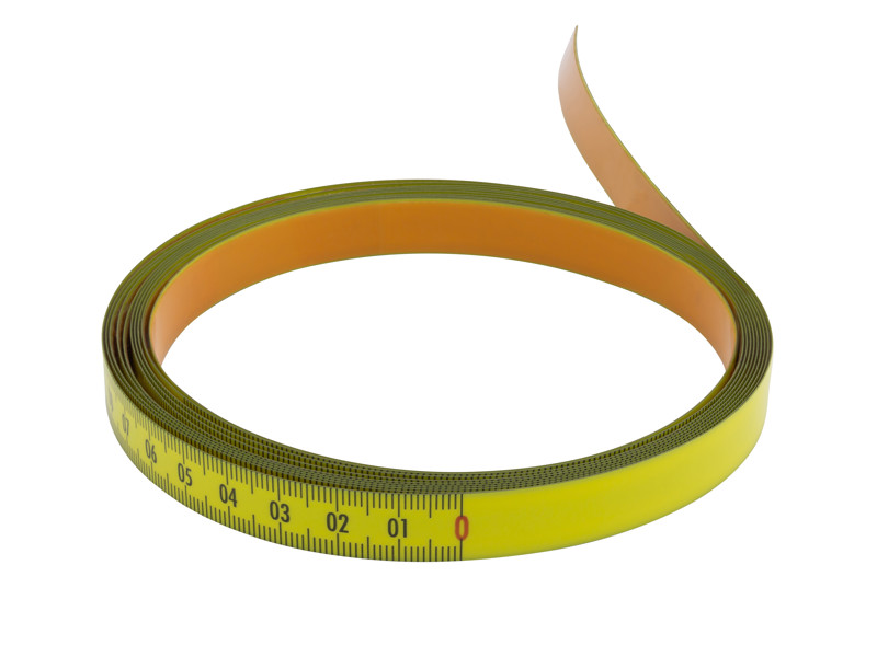 DIESELLA SELVKLÆBENDE PIT BÅNDMÅL I STÅL 5MX13 MM, H-V GRADUERING GUL